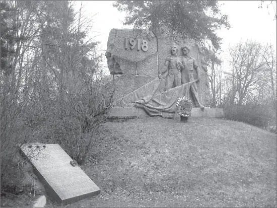 Памятник финским красногвардейцам в Выборге установленный в 1961 году на месте - фото 77