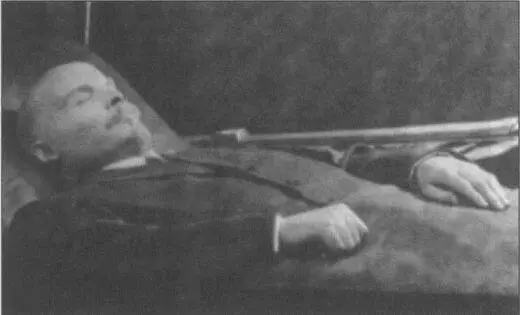 Вечером 21 января 1924 года у Ленина резко поднялась температура затем - фото 43