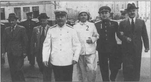 Провозгласив что кадры решают все Сталин оставался верен своему лозунгу и - фото 55