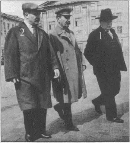 3 мая 1939 года Сталин снял с поста министра иностранных дел Литвинова 1 и на - фото 68