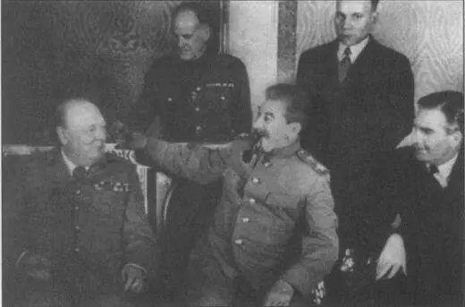 Встреча Черчилля и Сталина в Москве в октябре 1944 г проходила в теплой - фото 85