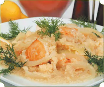 Сома разделать вымыть нарезать кусками посолить и посыпать перцем Лук - фото 60