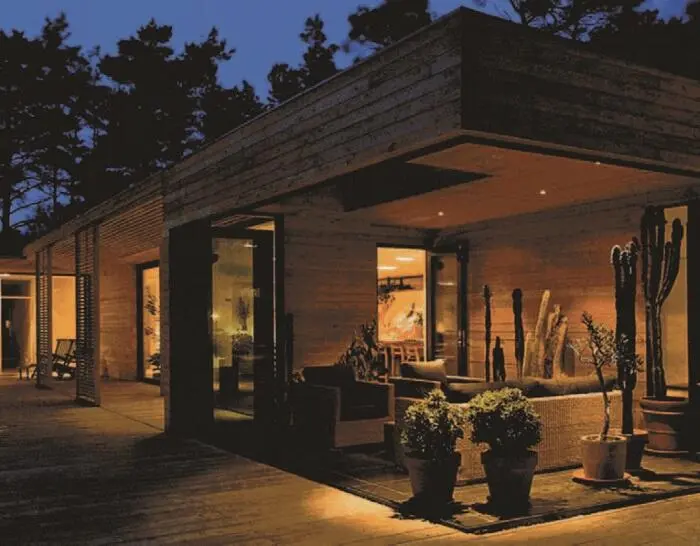 Рис 62 Фасад и интерьер дома отделаны термодревесиной Рис 63 Дом - фото 63