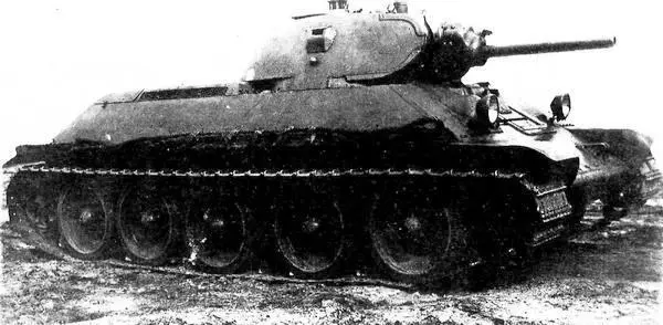 Один из первых серийных танков Т34 1940 год Фото из коллекции М - фото 11