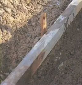 На прочном грунте для тонкого фундамента можно сделать опалубку из бруса На - фото 39