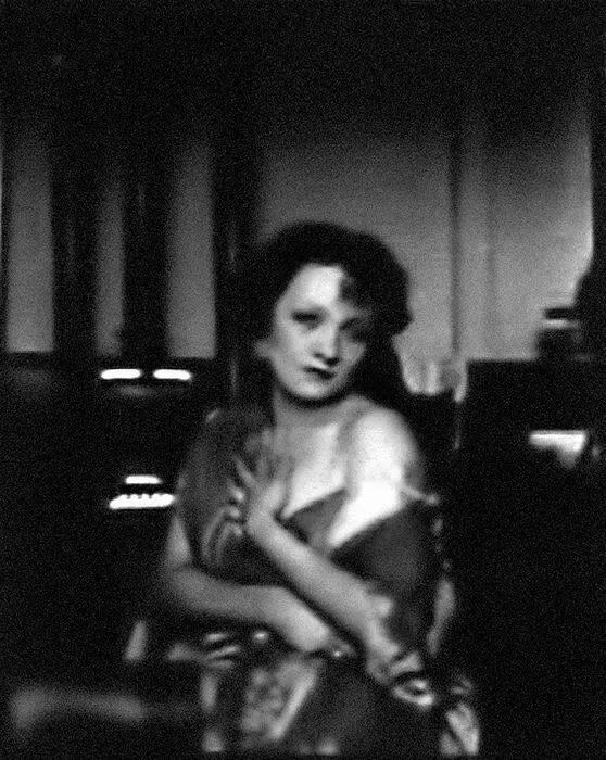 Э Орлик Марлен Дитрих 19231924 гг Фотография сама становится призраком - фото 4