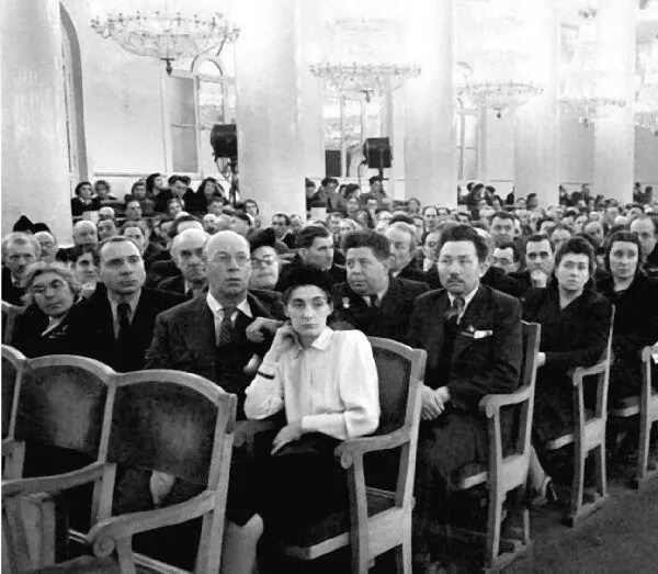 С Прокофьев на съезде Союза Советских композиторов Москва 1948 г - фото 17