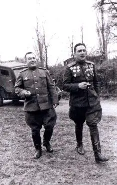 Генералполковник танковых войск М Е Катуков ком 1й танковой гвардейской - фото 17