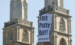 Activist Banner in Germany reads Free Pussy Riot Fuck Putin Now The - фото 63