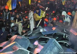 Yanukovichs fear of Western propaganda and his concessions to the mobs only - фото 83