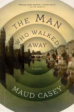 Maud Casey The Man Who Walked Away обложка книги