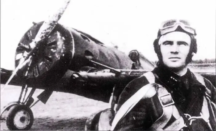 Старший Лейтенант Г С Жуков из 191го истребительного авиаполки позитрует - фото 107