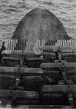 Носовая полетная палуба на линейном крейсере Фьюриес Имелись следующие - фото 11
