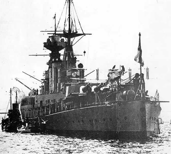 Два фото У берегов Испании в 1937 г вверху и на Мальте в 1938 г в - фото 134