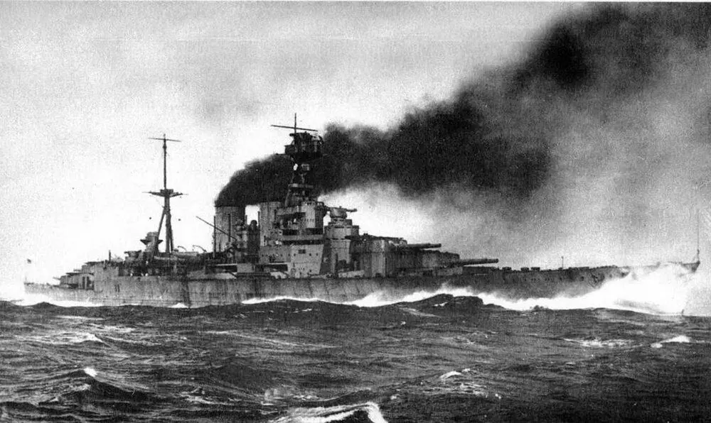Линейный крейсер Корейджес на достройке 1917 г Корейджес и Глориес в - фото 88