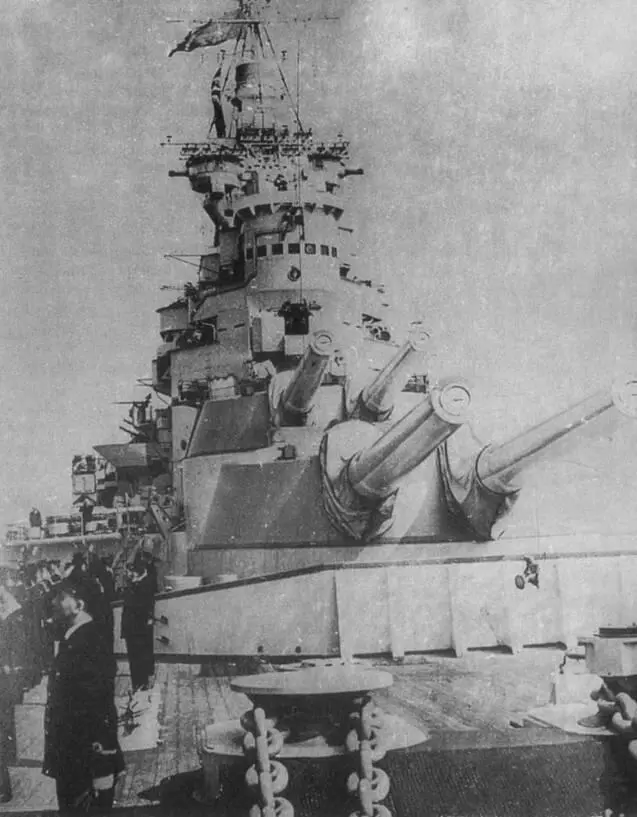 На обоих фото линейный крейсер Ринаун в 1945 г З - фото 106