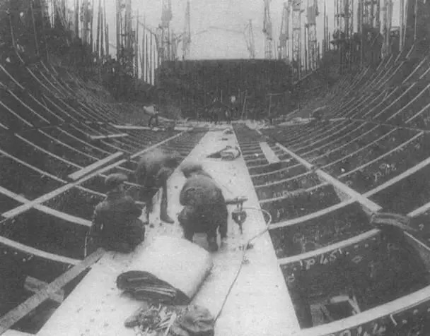 Корпус линейного крейсера Рипалс на стапеле 1915 г Таким образом - фото 4