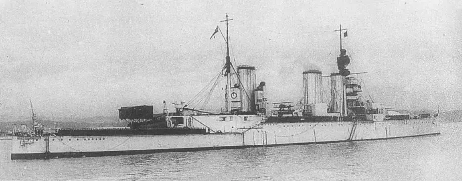 На фото сверху вниз линейные крейсера Принсес Роял в 1917 вверху и 1918 - фото 73