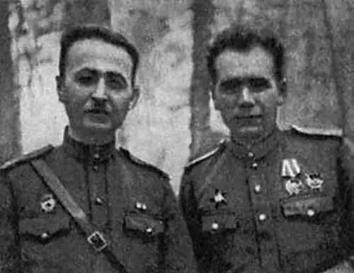 Ф И Винокуров справа и Д Д Медведовский И В Бастеев Д П Виниченко - фото 6