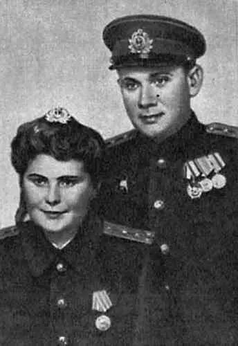 Тамара Ивановна и Виктор Павлович Быстровы В освобожденной Братиславе - фото 64
