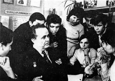 Легендарный майор Вихрь Евгений Степанович Березняк на встрече с - фото 22