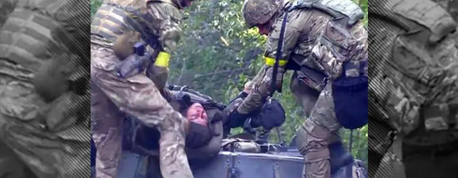 Вынос раненого Плохо подготовленные атаки в начале августа тяжело обошлись - фото 5