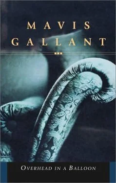 Mavis Gallant Overhead in a Balloon обложка книги