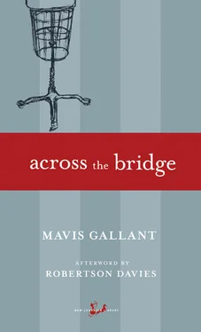 Mavis Gallant Across the Bridge обложка книги