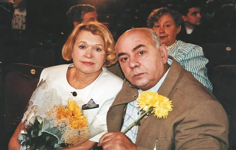 С Толей Равиковичем на съемке в Севастополе Мы муж и жена Я Селезнева и - фото 103
