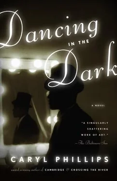 Caryl Phillips Dancing In The Dark обложка книги
