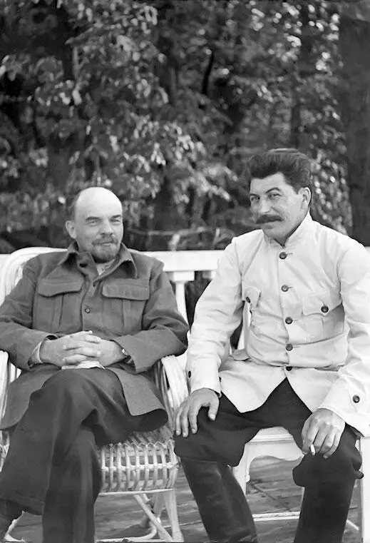 Сталин и Ленин в Горках 1922 г Смерть Ленина через полтора года откроет - фото 7