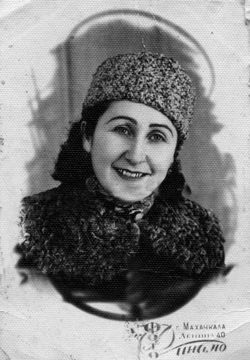 Мама Любовь Александровна Зугумова Бабушка Вера Ивановна 1904 год Бордо - фото 1