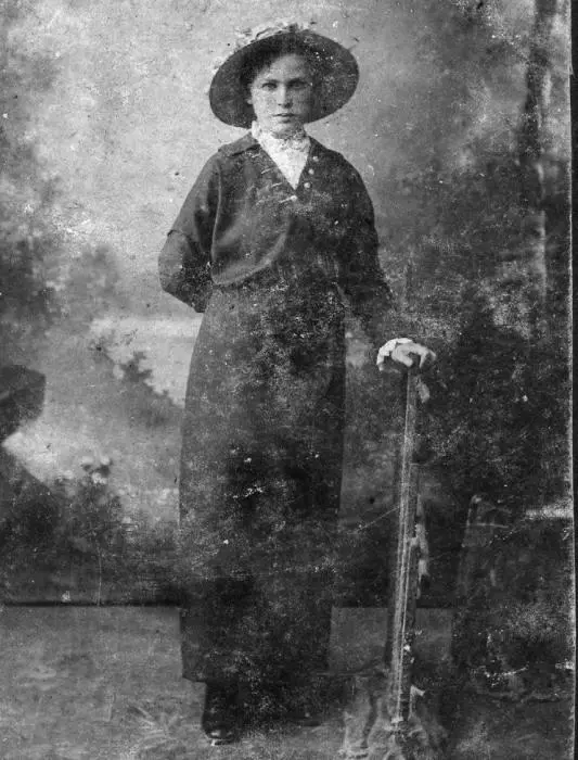 Сестра бабушки 1912 год СанктПетербург Брат бабушки Александр 1899 год - фото 3