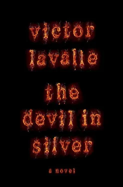 Victor Lavalle The Devil in Silver обложка книги