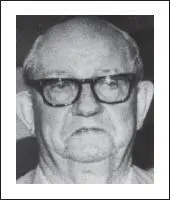 J Fred Talley Ed took a photograph out of his wallet and put it down on - фото 96