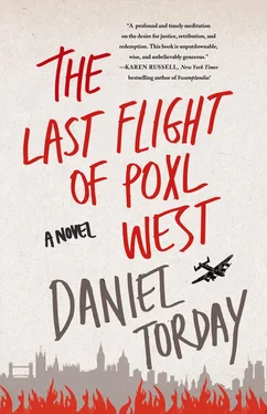 Daniel Torday The Last Flight of Poxl West обложка книги