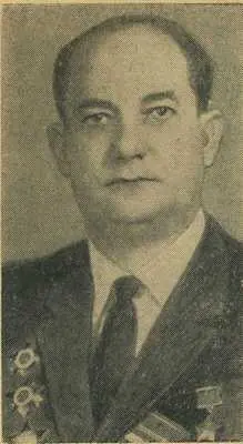 Родился в 1920 году в горВеневе Тульской области В 1938 году окончил - фото 1