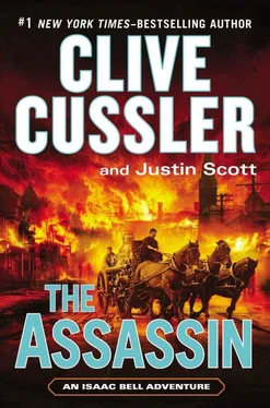 Clive Cussler The Assassin обложка книги