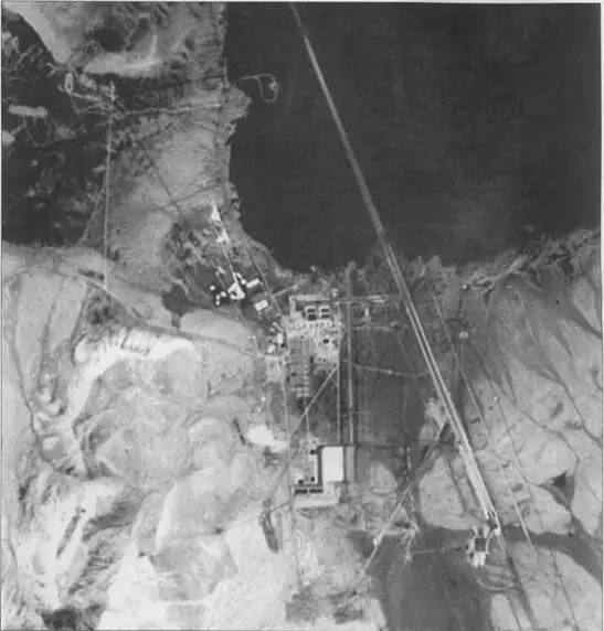 Фотография знаменитой Area51 секретной испытательной базы в районе сухого - фото 12
