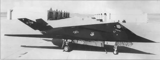 На авиабазе Тонопа для самолетов F117A были построены индивидуальные ангары - фото 5