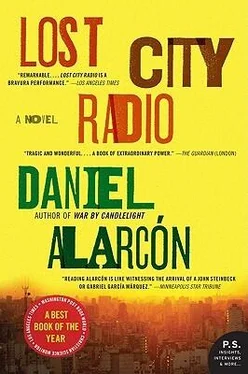 Daniel Alarcon Lost City Radio обложка книги