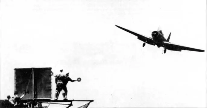 На Энтерпрайзе принимающий самолётов командами помогает пилоту TBD1 из - фото 103