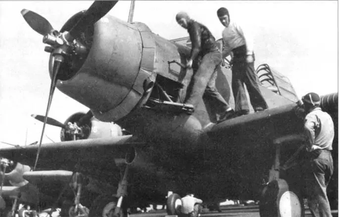 На палубе Энтерпрайза CV6 пилот самолёта 6Т13 из VT6 кривым стартером - фото 121