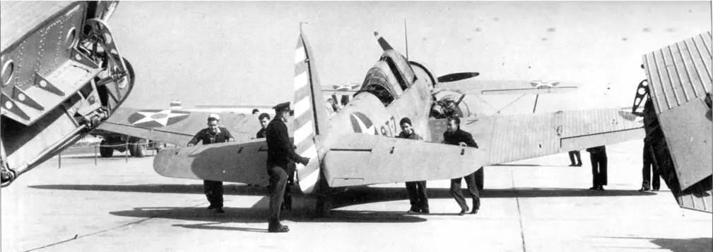 TBD из VT8 на пирсе в Морской Воздушной Станции базы ВМС Норфолк конец 1941 - фото 99