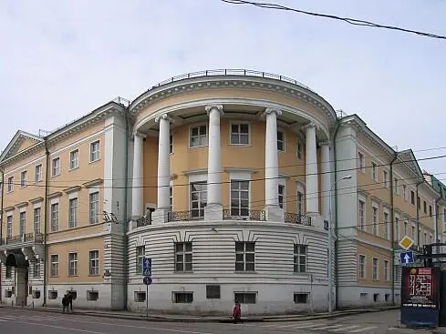 Здание бывшего училища живописи ваяния и зодчества В Г Перов Автопортрет - фото 19