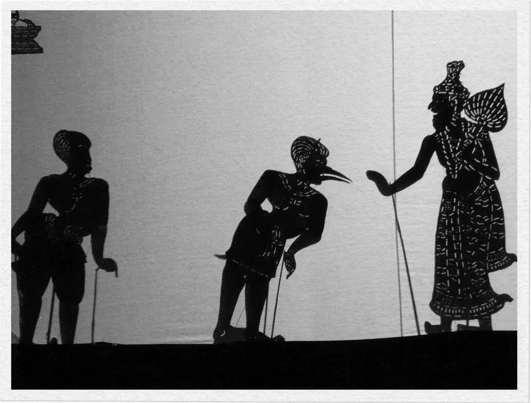 Fig 413 Traditional Khmer Lkhaon Nang Sbek featuring a scene from the - фото 67