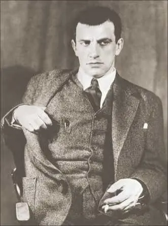 Владимир Владимирович Маяковский 18931930 Фотография 1924 Что такое - фото 51