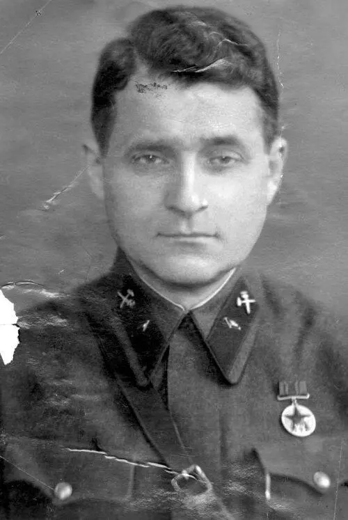 Отец жены Граур Алексей Васильевич бригадный инженер 1940 Брат матери - фото 3