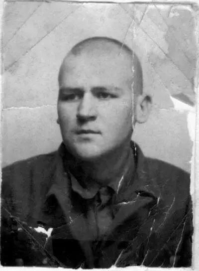 Дмитрий Левинский Шталаг 17АКайзенштейнбрух Австрия май 1942 Дмитрий - фото 13