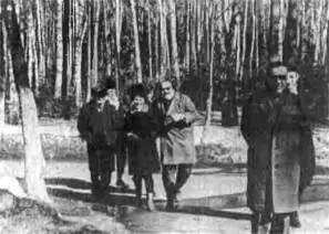 Дышим свежим воздухом сидение в ГоркахХ Справа от меня А Ермонский - фото 39